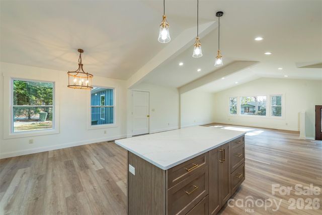 524 Pineland Road, Hendersonville, NC 28792