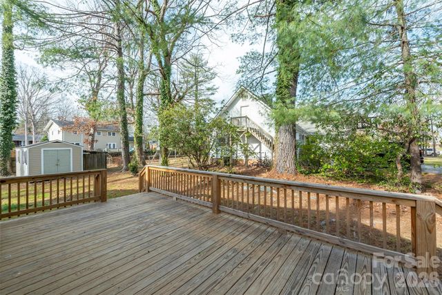 524 Pineland Road, Hendersonville, NC 28792