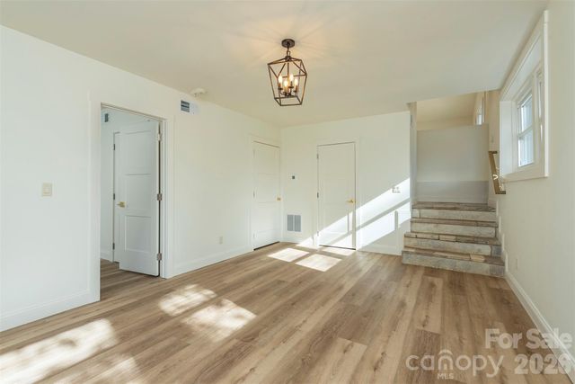 524 Pineland Road, Hendersonville, NC 28792