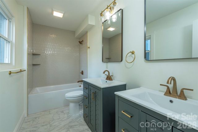 524 Pineland Road, Hendersonville, NC 28792