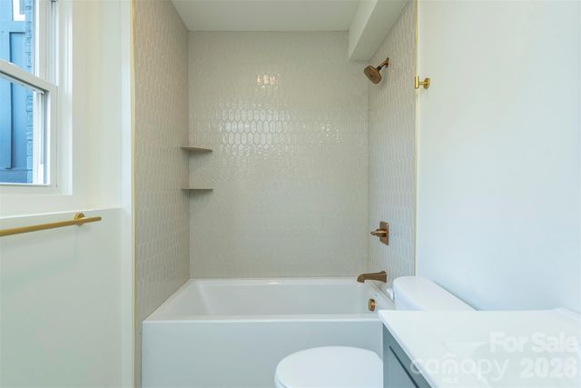 524 Pineland Road, Hendersonville, NC 28792