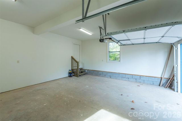 524 Pineland Road, Hendersonville, NC 28792