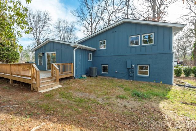 524 Pineland Road, Hendersonville, NC 28792