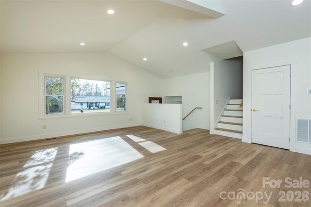 524 Pineland Road, Hendersonville, NC 28792