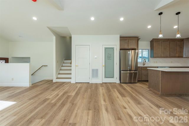 524 Pineland Road, Hendersonville, NC 28792