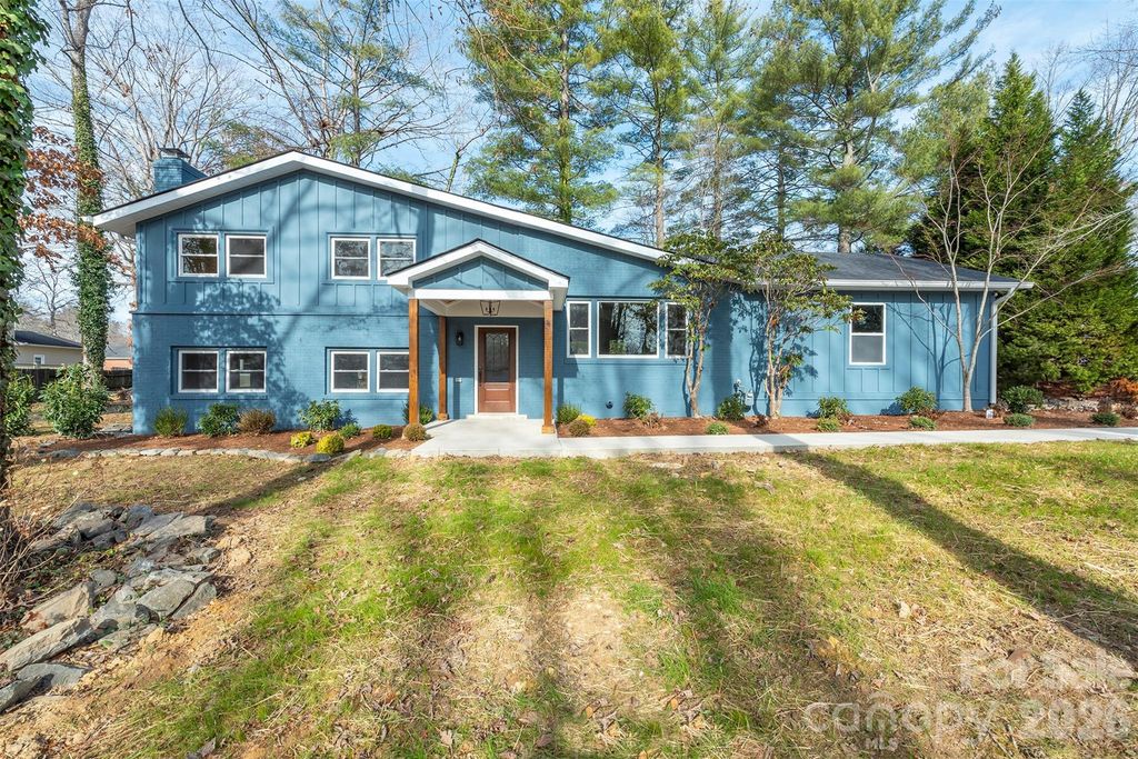 524 Pineland Road, Hendersonville, NC 28792