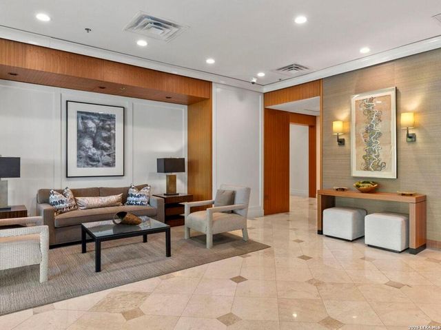 700 E Hildebrand Ave Apt 301, San Antonio, TX 78212