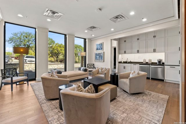 700 E Hildebrand Ave Apt 301, San Antonio, TX 78212