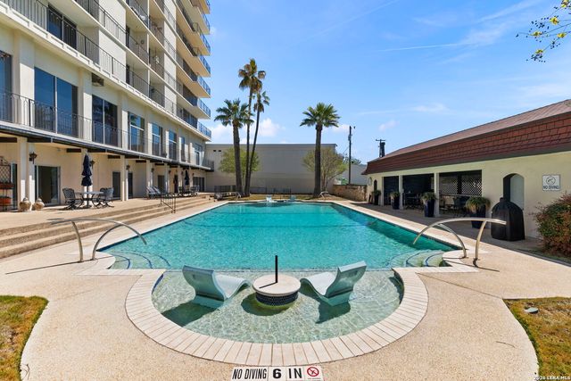 700 E Hildebrand Ave Apt 301, San Antonio, TX 78212