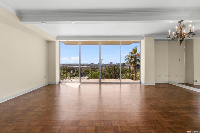 700 E Hildebrand Ave Apt 301, San Antonio, TX 78212