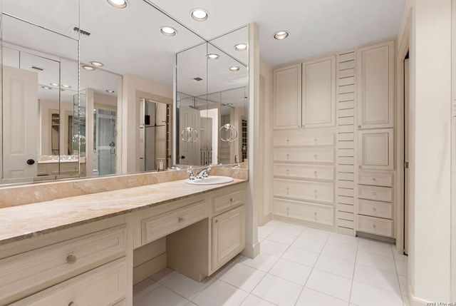 700 E Hildebrand Ave Apt 301, San Antonio, TX 78212