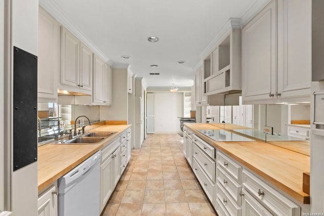 700 E Hildebrand Ave Apt 301, San Antonio, TX 78212