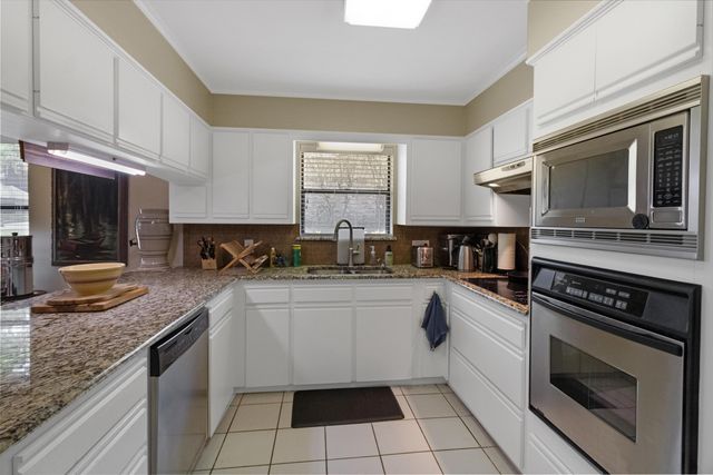 5805 Regents Row, Tyler, TX 75703