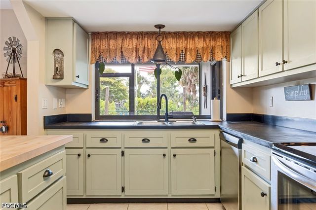 6419 Ben Hogan CIR, North Fort Myers, FL 33917