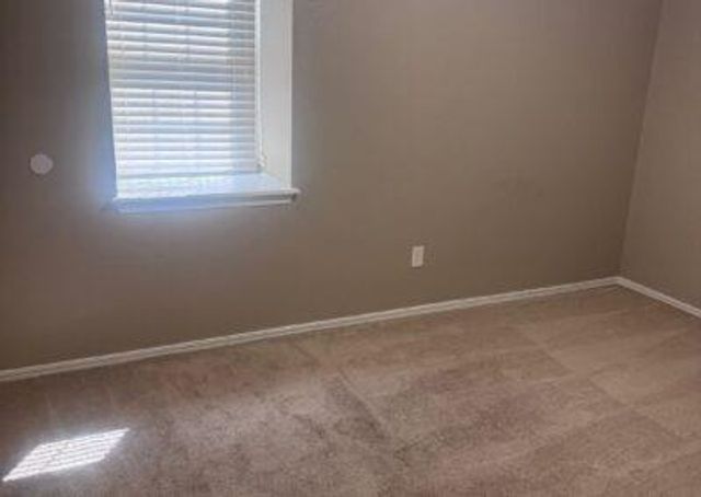 11421 N May Avenue B, Oklahoma City, OK 73120