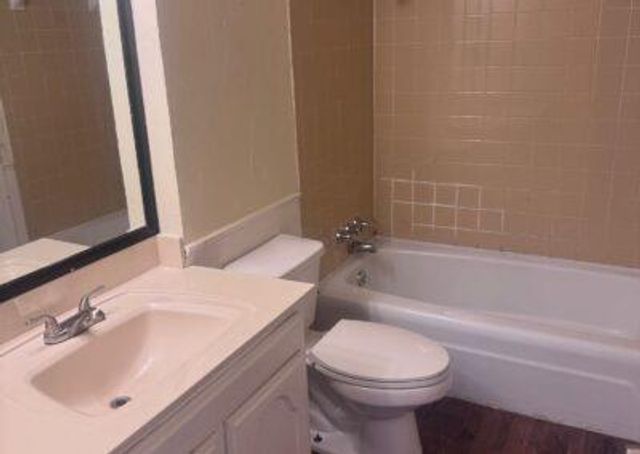 11421 N May Avenue B, Oklahoma City, OK 73120