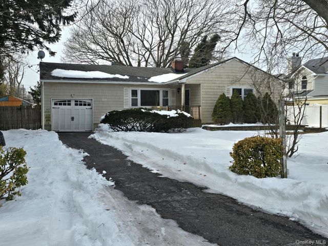 206 Edwards Avenue, Sayville, NY 11782