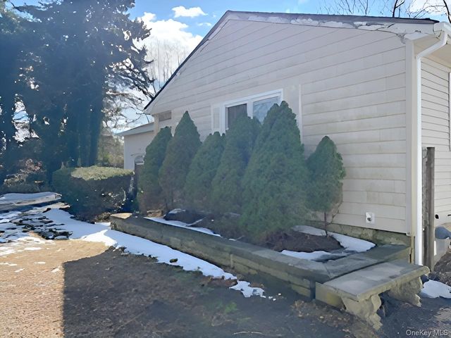 206 Edwards Avenue, Sayville, NY 11782