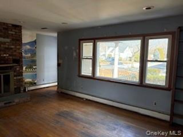 206 Edwards Avenue, Sayville, NY 11782