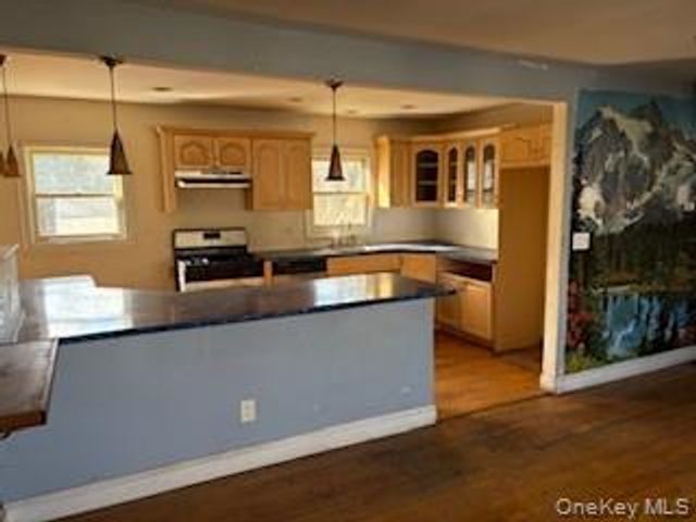 206 Edwards Avenue, Sayville, NY 11782