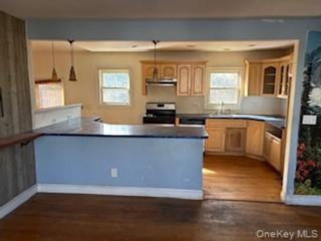 206 Edwards Avenue, Sayville, NY 11782