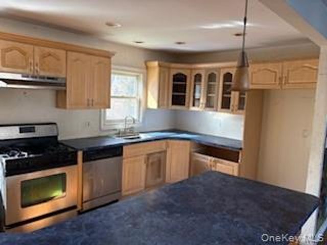 206 Edwards Avenue, Sayville, NY 11782