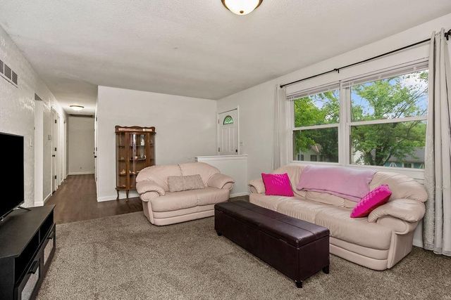 4008 S Colonial Drive, Independence, MO 64055