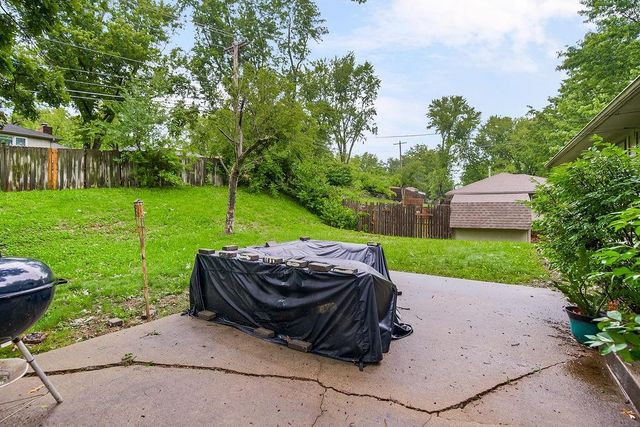 4008 S Colonial Drive, Independence, MO 64055