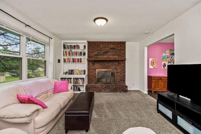 4008 S Colonial Drive, Independence, MO 64055