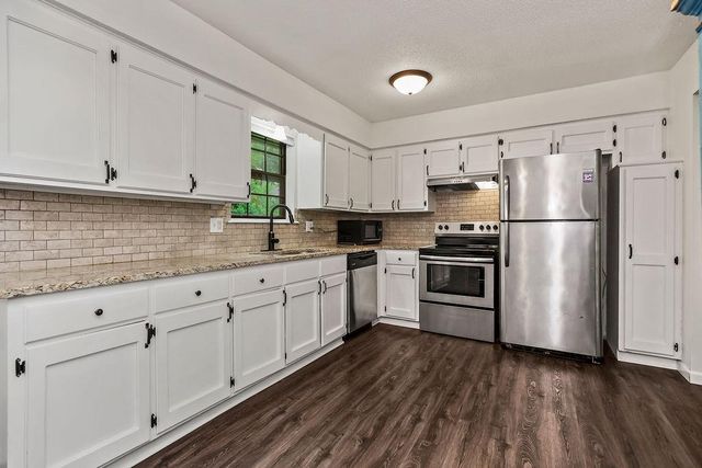 4008 S Colonial Drive, Independence, MO 64055