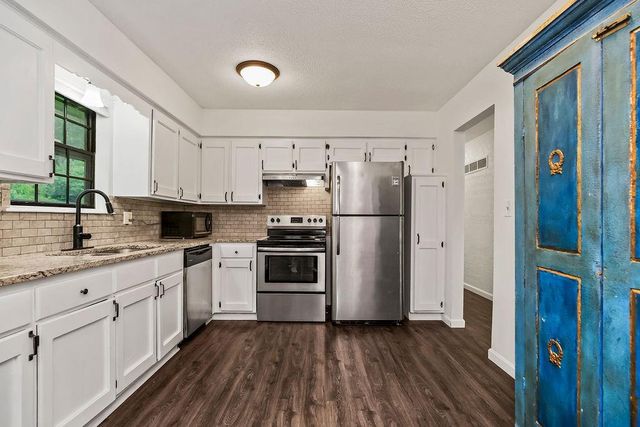 4008 S Colonial Drive, Independence, MO 64055