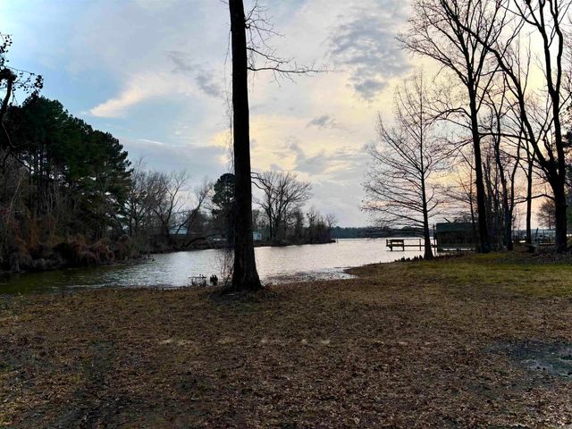 16 Garden Rd, Morrilton, AR 72110