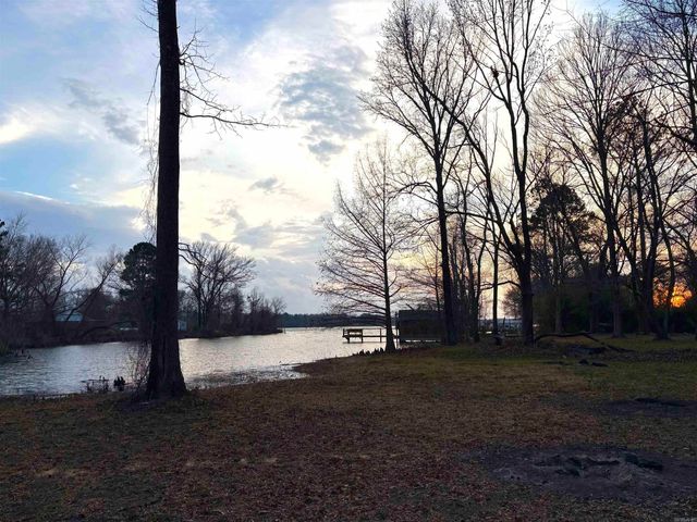 16 Garden Rd, Morrilton, AR 72110