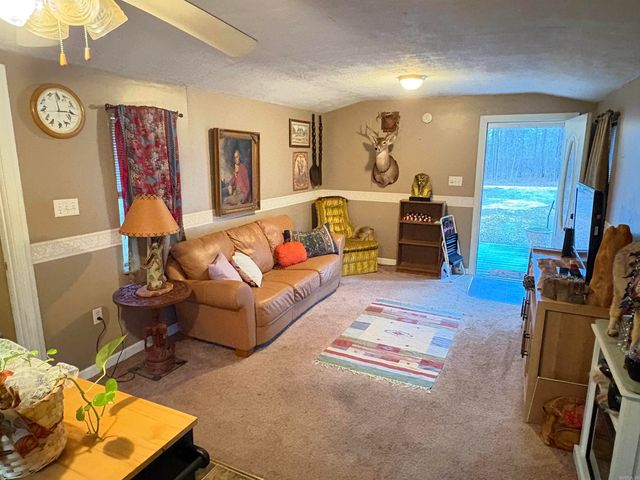 16 Garden Rd, Morrilton, AR 72110