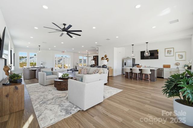 955 Exeter Drive, Sherrills Ford, NC 28673