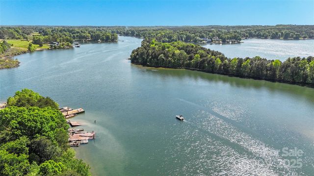 955 Exeter Drive, Sherrills Ford, NC 28673