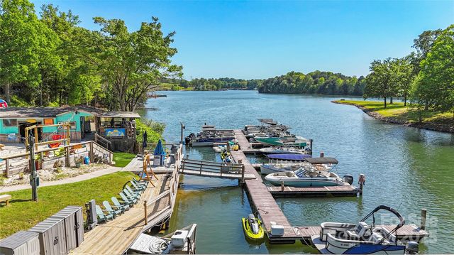 955 Exeter Drive, Sherrills Ford, NC 28673