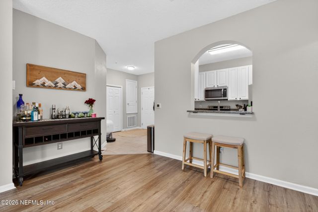 7801 POINT MEADOWS Drive 1205, Jacksonville, FL 32256