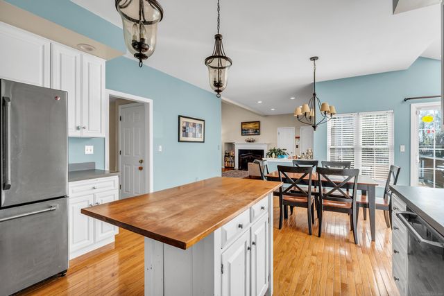 42 Milford Hunt Lane, Milford, CT 06461