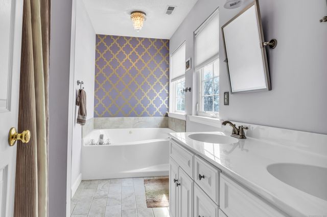 42 Milford Hunt Lane, Milford, CT 06461