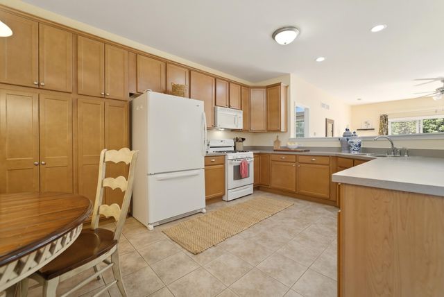 8745 Forest Glen Court, St. John, IN 46373