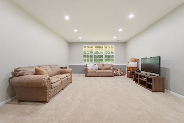 8745 Forest Glen Court, St. John, IN 46373