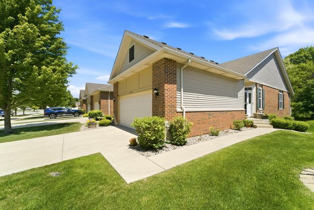 8745 Forest Glen Court, St. John, IN 46373