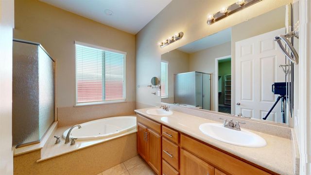 1021 Nutmeg Landing Ct, Manteca, CA 95336