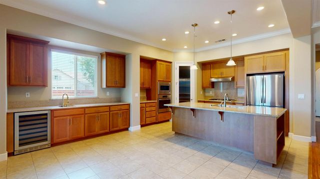 1021 Nutmeg Landing Ct, Manteca, CA 95336