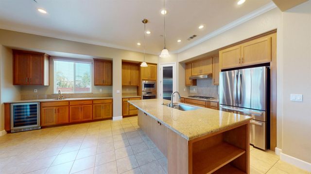 1021 Nutmeg Landing Ct, Manteca, CA 95336