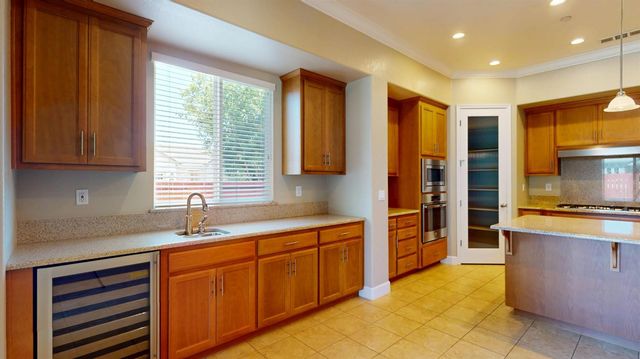 1021 Nutmeg Landing Ct, Manteca, CA 95336
