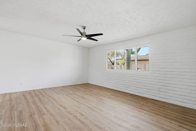 1 S Fluorite Drive, Tucson, AZ 85745