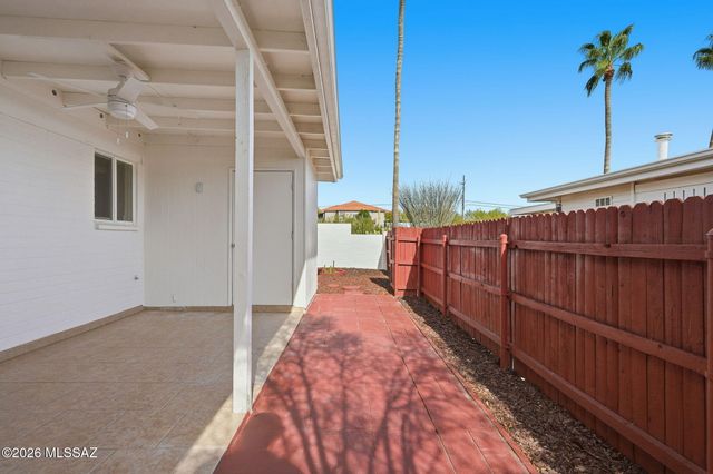 1 S Fluorite Drive, Tucson, AZ 85745