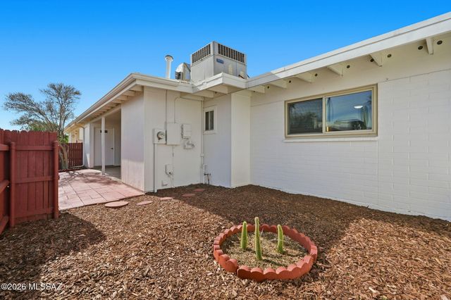 1 S Fluorite Drive, Tucson, AZ 85745